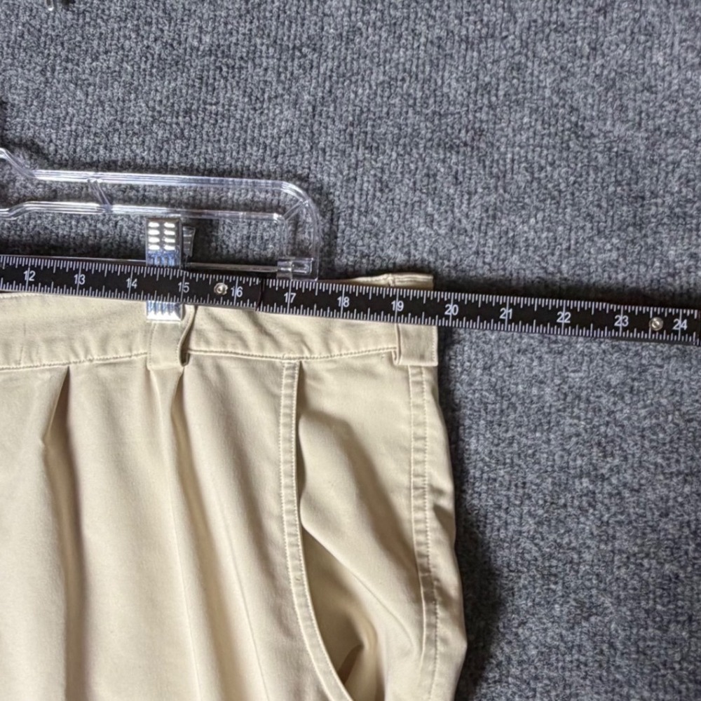 Under Armour Mens Pleated Golf Shorts Tan Khaki Size 40‎ Performance Lightweight - Picture 4 of 6